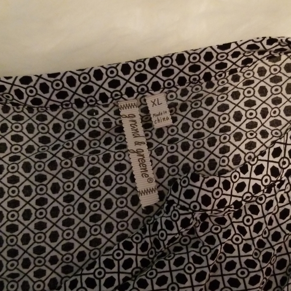 Patterned top - Picture 4 of 4